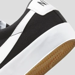 Nike SB Blazer Low Pro GT - Black / White