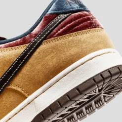 Nike SB Dunk Low Pro 'City of Cinema' - Celestial Gold / Black-Team Re