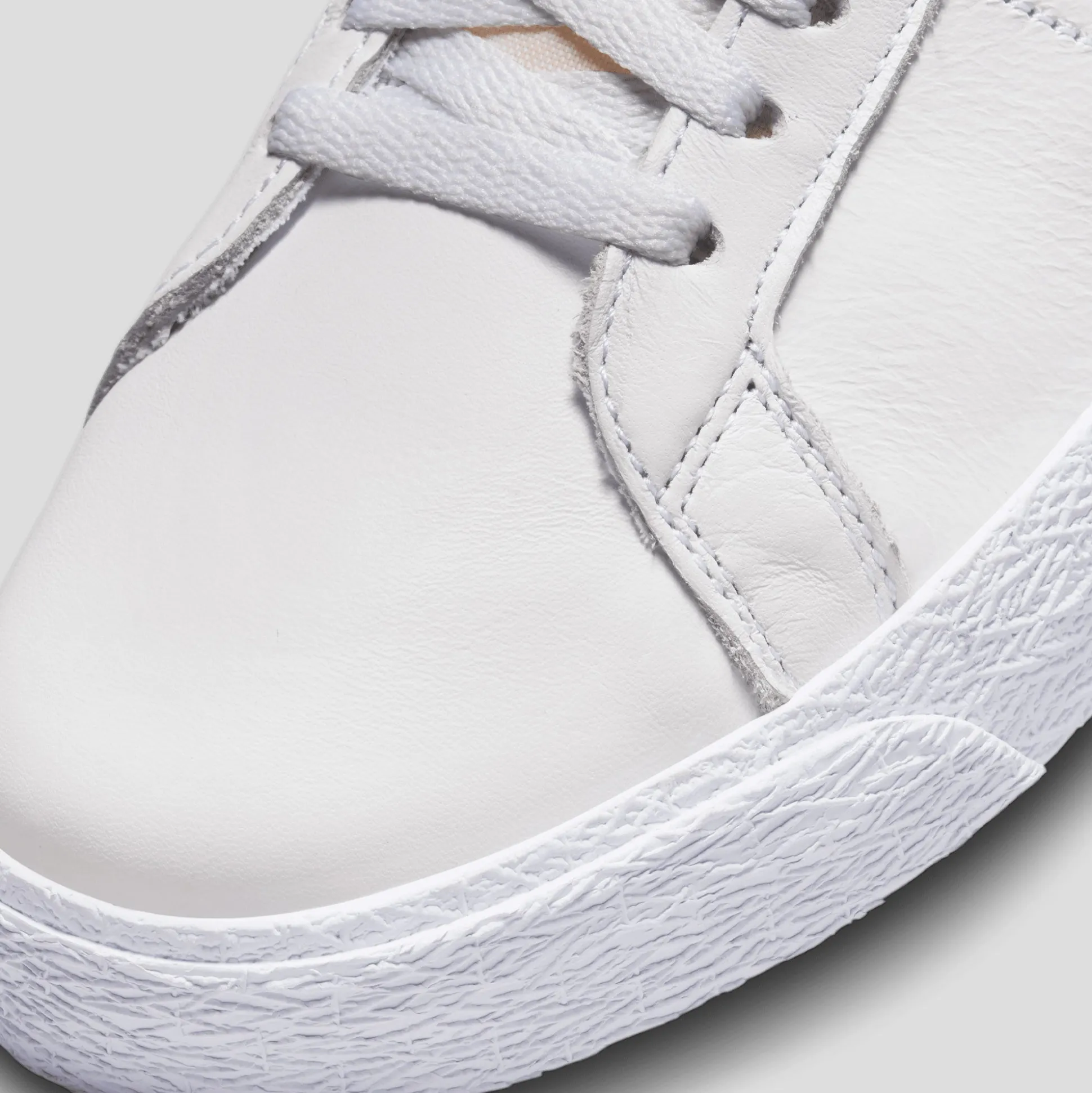 Nike SB Zoom Blazer Mid Iso - White / Court Purple