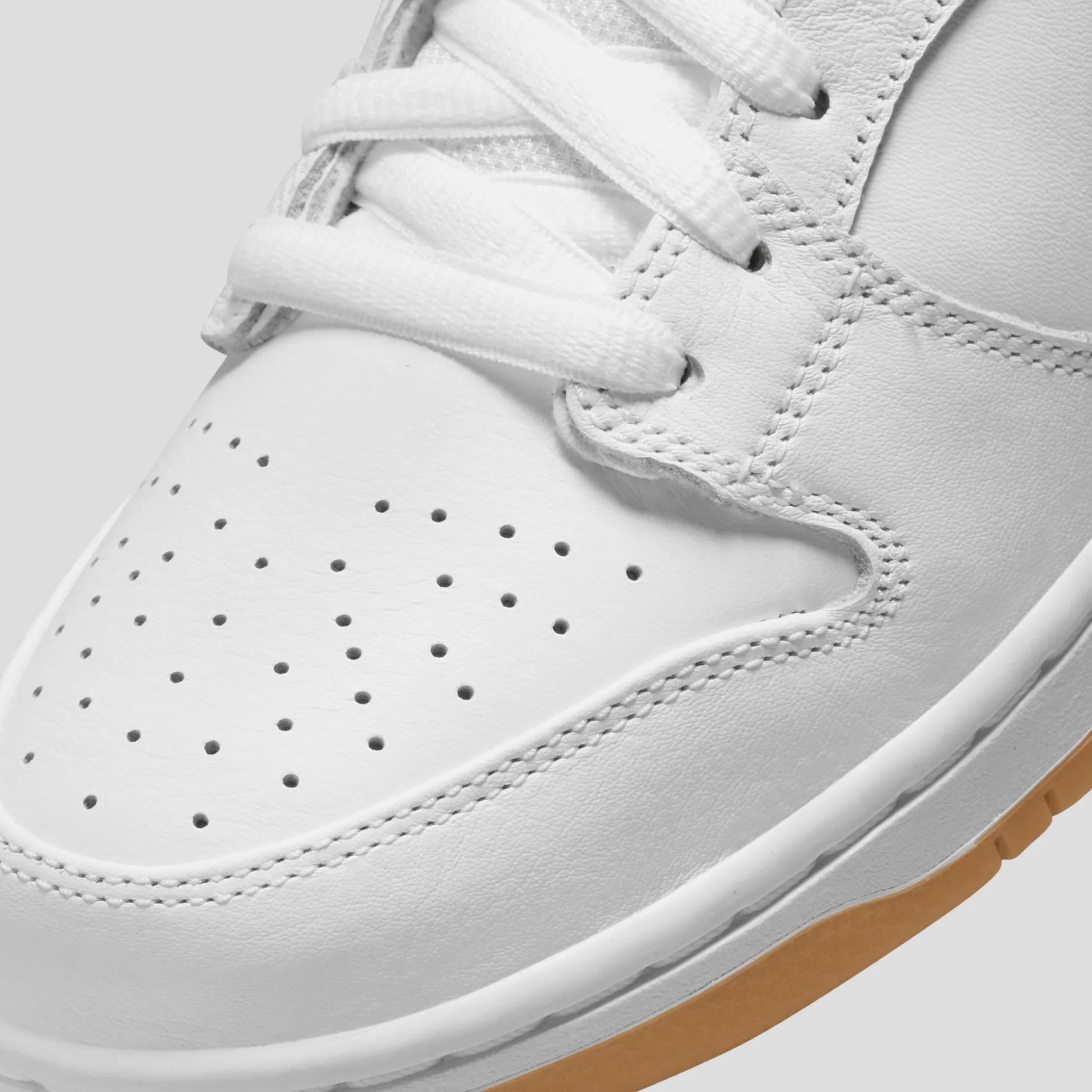 Nike SB Dunk Low Pro Iso - White / Black / Gum